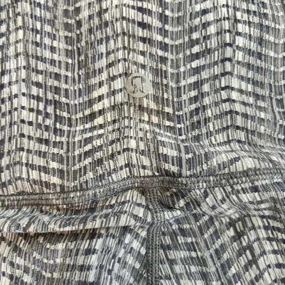 Lululemon Wonder Crop Chevron Leggings - size 10 - Picture 4 of 5